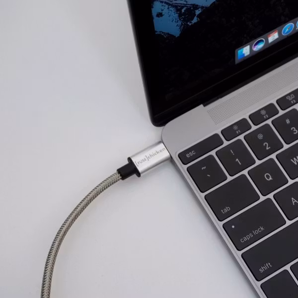 Fuse Chicken Armour USB-C 2m laddar MacBook