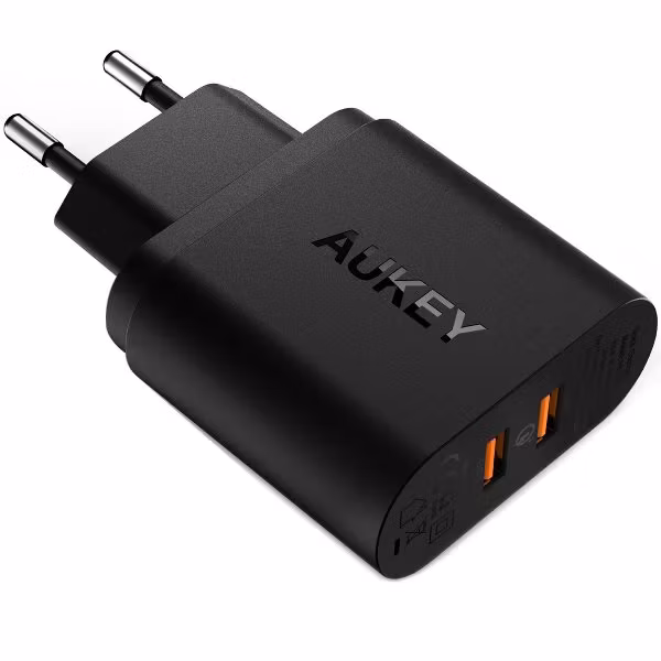 Aukey mobilladdare med 2 uttag med Quick Charge 3.0