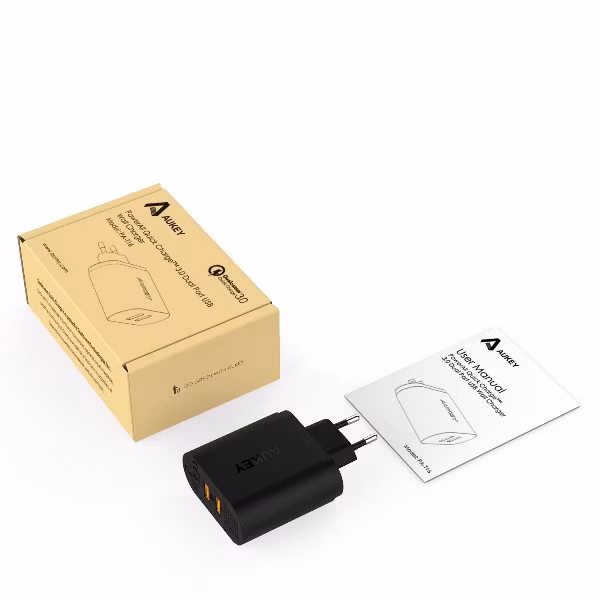 Aukey mobilladdare med 2 uttag med Quick Charge 3.0 i förpackningen