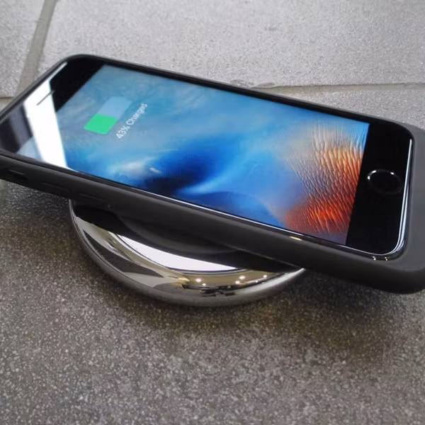 Aircharge Executive trådlös laddare med iPhone
