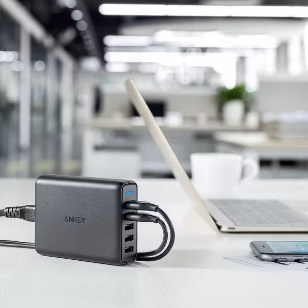 Anker PowerPort Speed 5 - Mobilladdare med Quick Charge uttag i hemmet