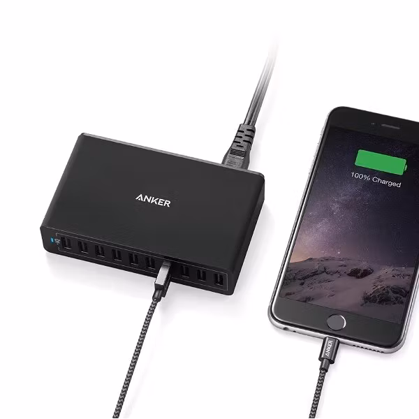 Anker PowerPort 10 mobilladdare med 10 uttag, svart, laddar iphone