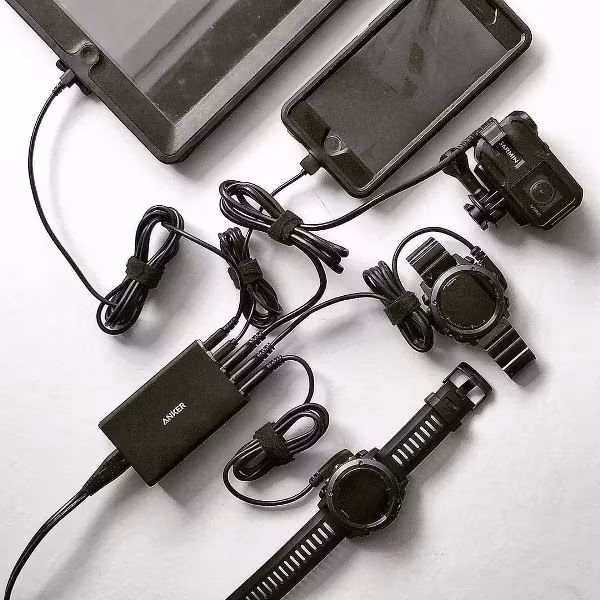 Anker Powerport 5 mobilladdare laddar allt