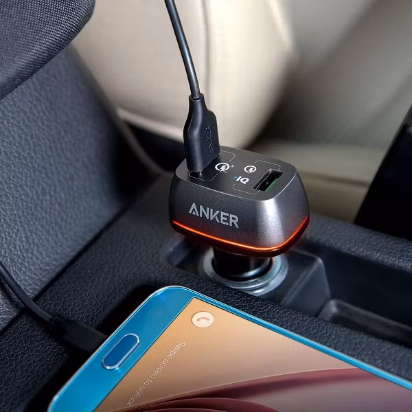 Anker PowerDrive Plus 2 med QC3.0 svart i bilen