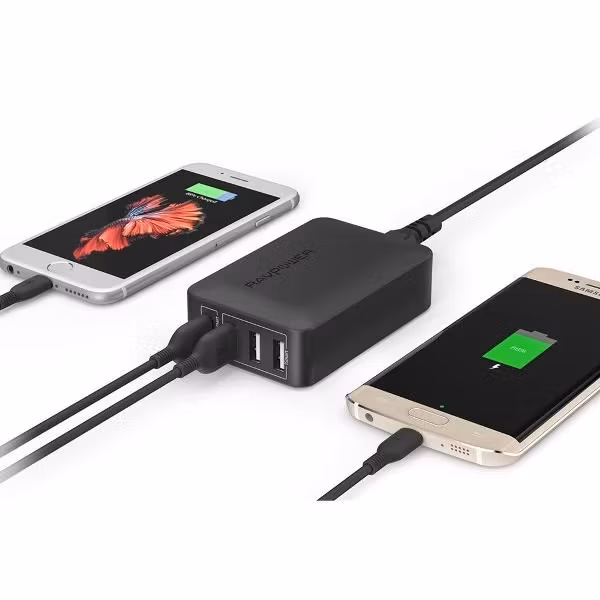 RAVPort mobilladdare med 4 uttag  och Quick Charge laddar två telefoner