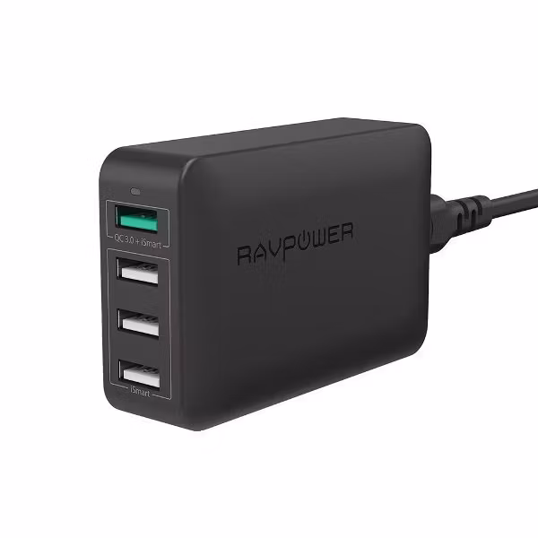 RAVPort mobilladdare med 4 uttag  och Quick Charge