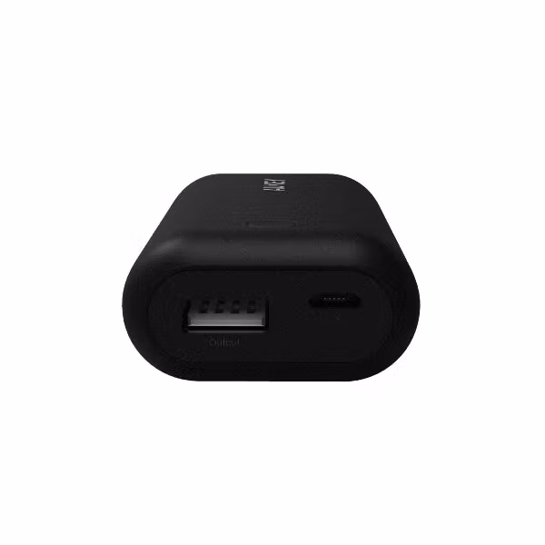 Aukey 5000mAh Pocket powerbank framsida med uttag