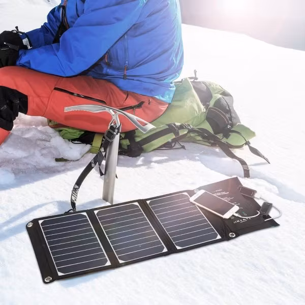 RAVPower Solcellsladdare 16W och 2 uttag för naturälskaren