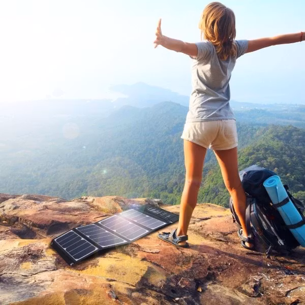 RAVPower Solcellsladdare 24W för laddning i naturen