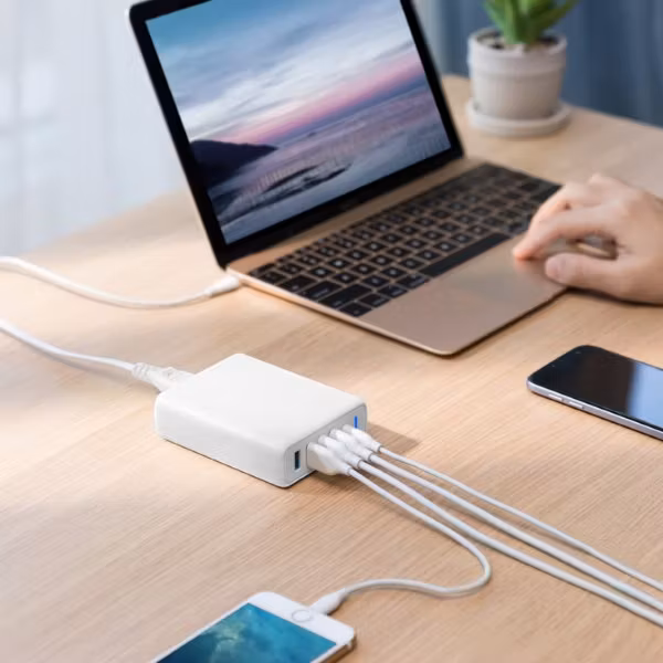 Anker PowerPort Speed Power Delivery 5 mobilladdare vit laddar telefoner surfplattor, datorer
