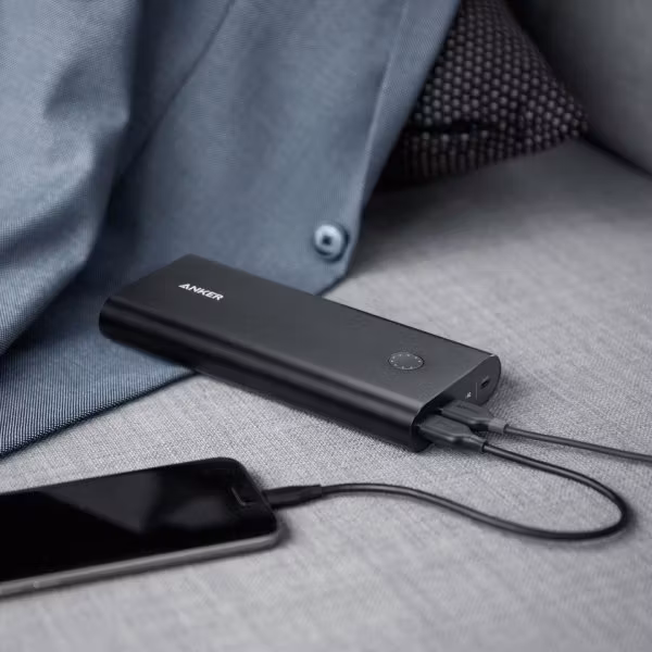 Anker PowerCore plus 26800 PD laddar telefon
