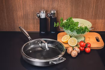 Hâws Santo 28 cm traktör stekpanna med lock. Hybrid-nonstick. Rostfri. PFAS-fri