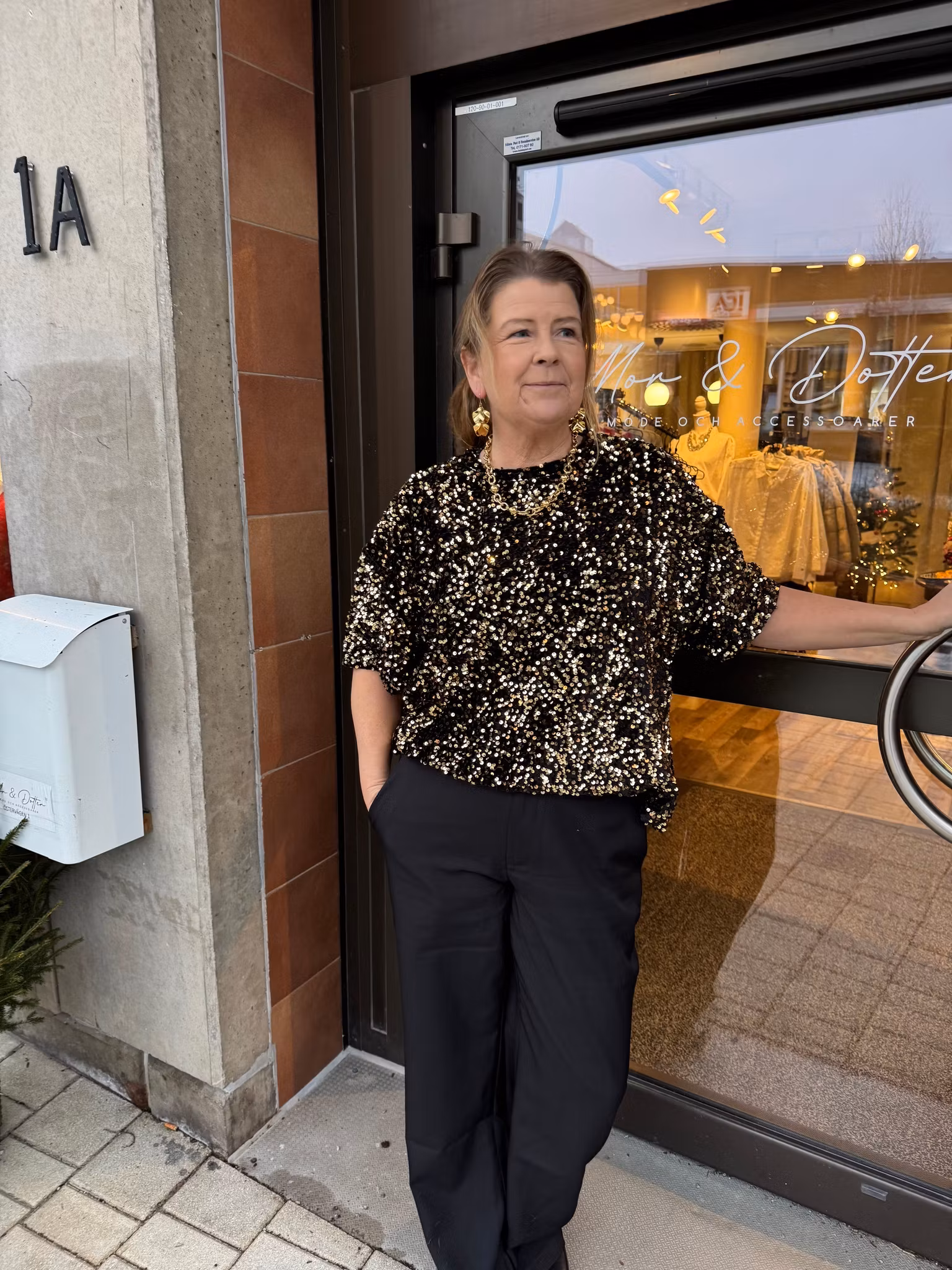 Kortärmad paljett-topp guld