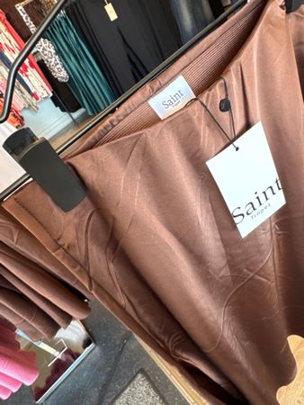 Lodisa satinkjol brun