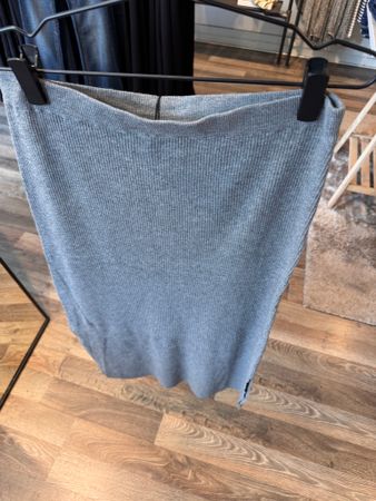 Prime stickad kjol grå