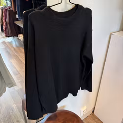 Malou o-neck stickad svart