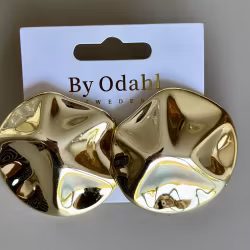 Örhänge stor rund bankad guld