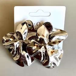 Örhänge stor blomma bankad silver