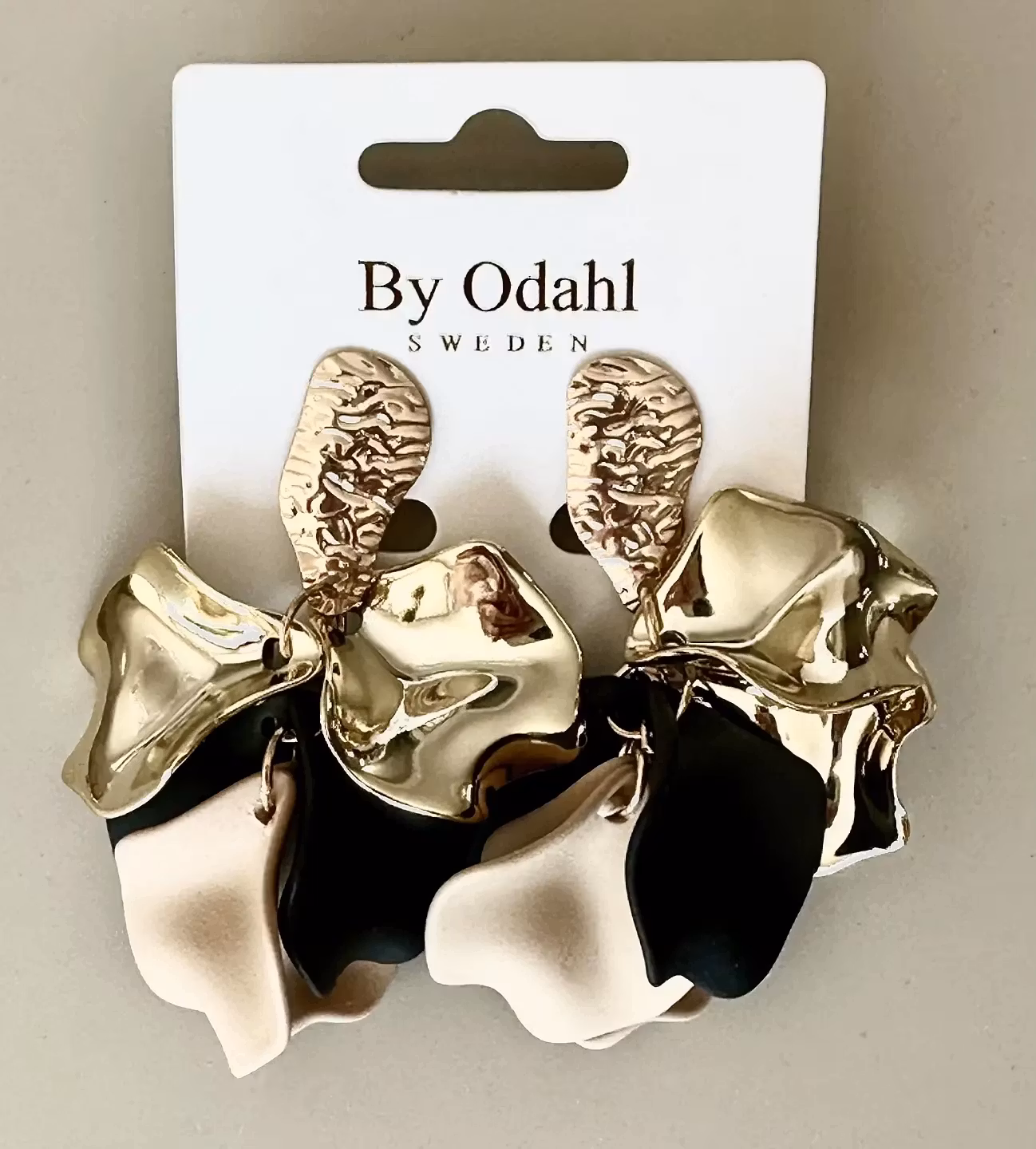 Bladörhänge svart/beige/guld guld