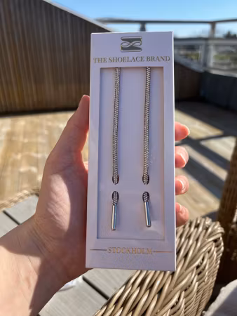 Glittriga skosnören silver