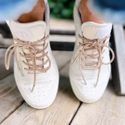 Glittriga skosnören koppar