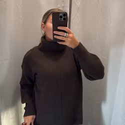 Malou polotröja stickad brun