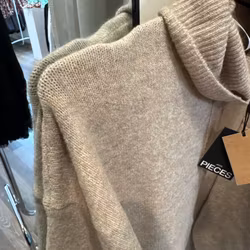Malou polotröja stickad beige