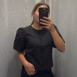 Bestie puffärms blus mörkgrå