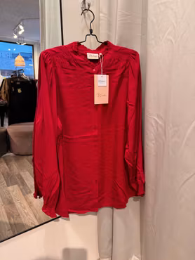 Sia blus röd