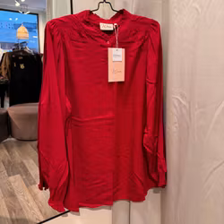 Sia blus röd