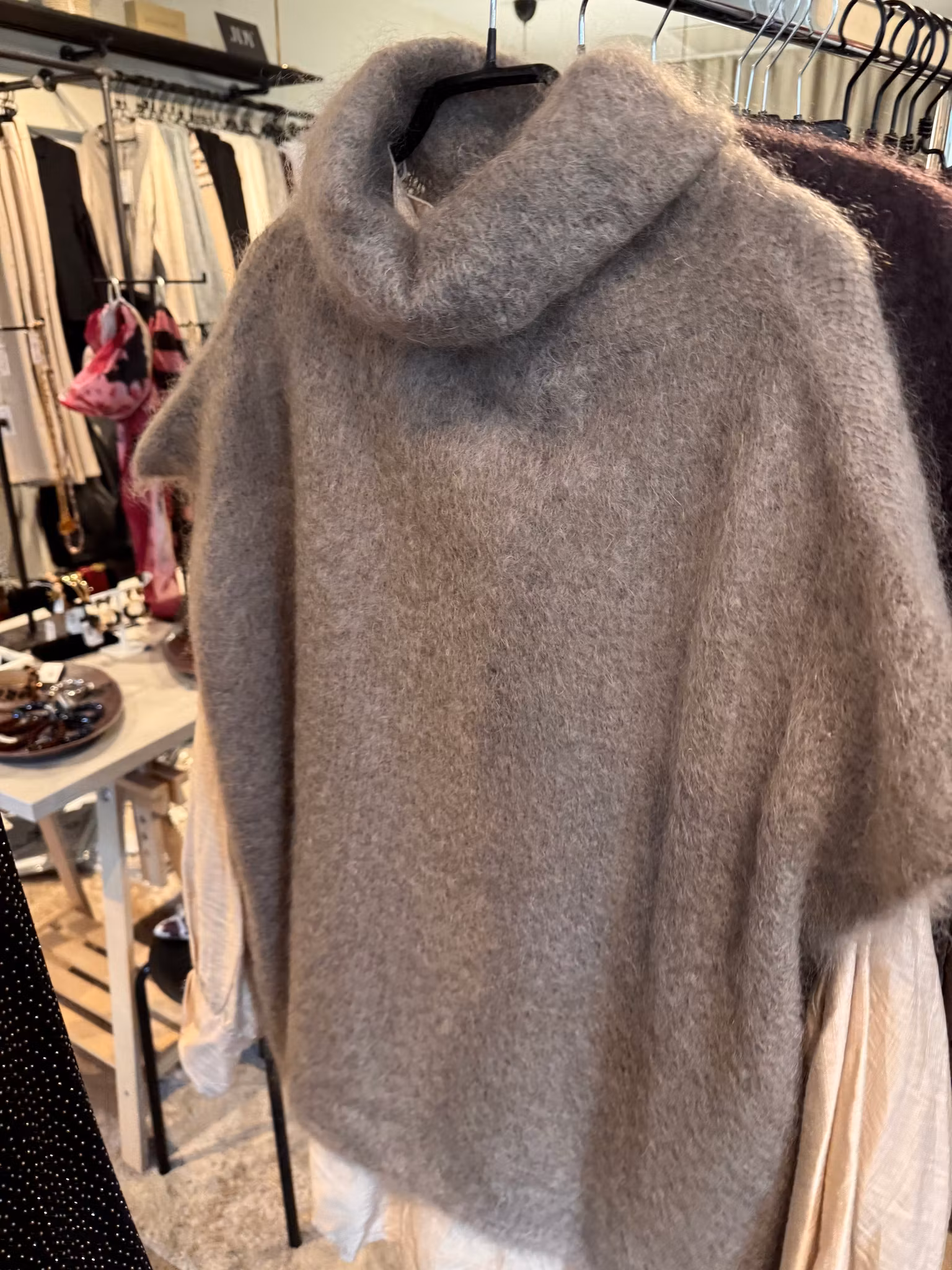Bjoerk mohairpolo taupe