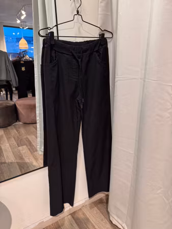 Stretchbyxa flare svart