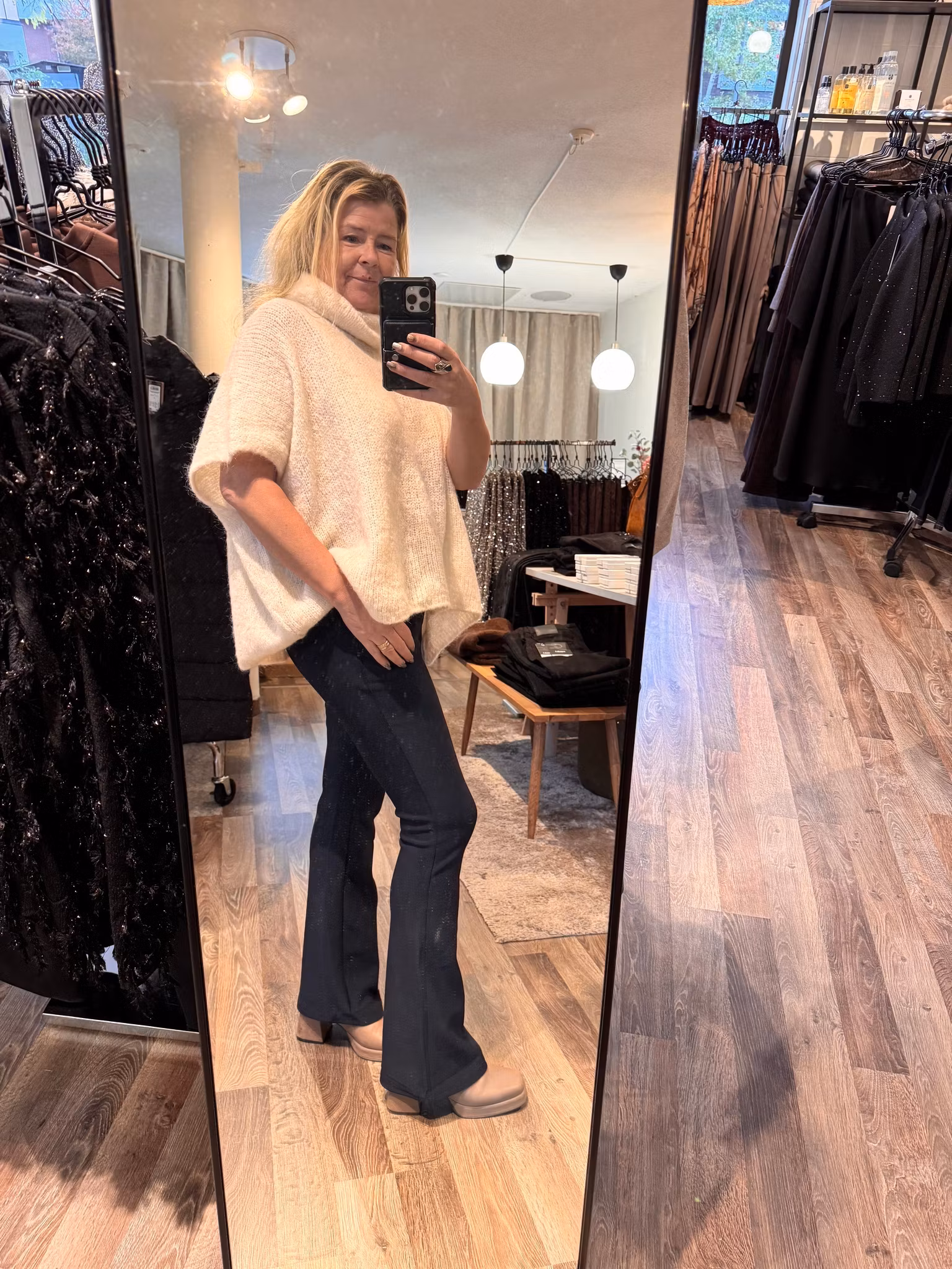 Stretchiga finbyxor bootcut marinblå