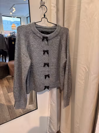 Million rosettkofta strass grå