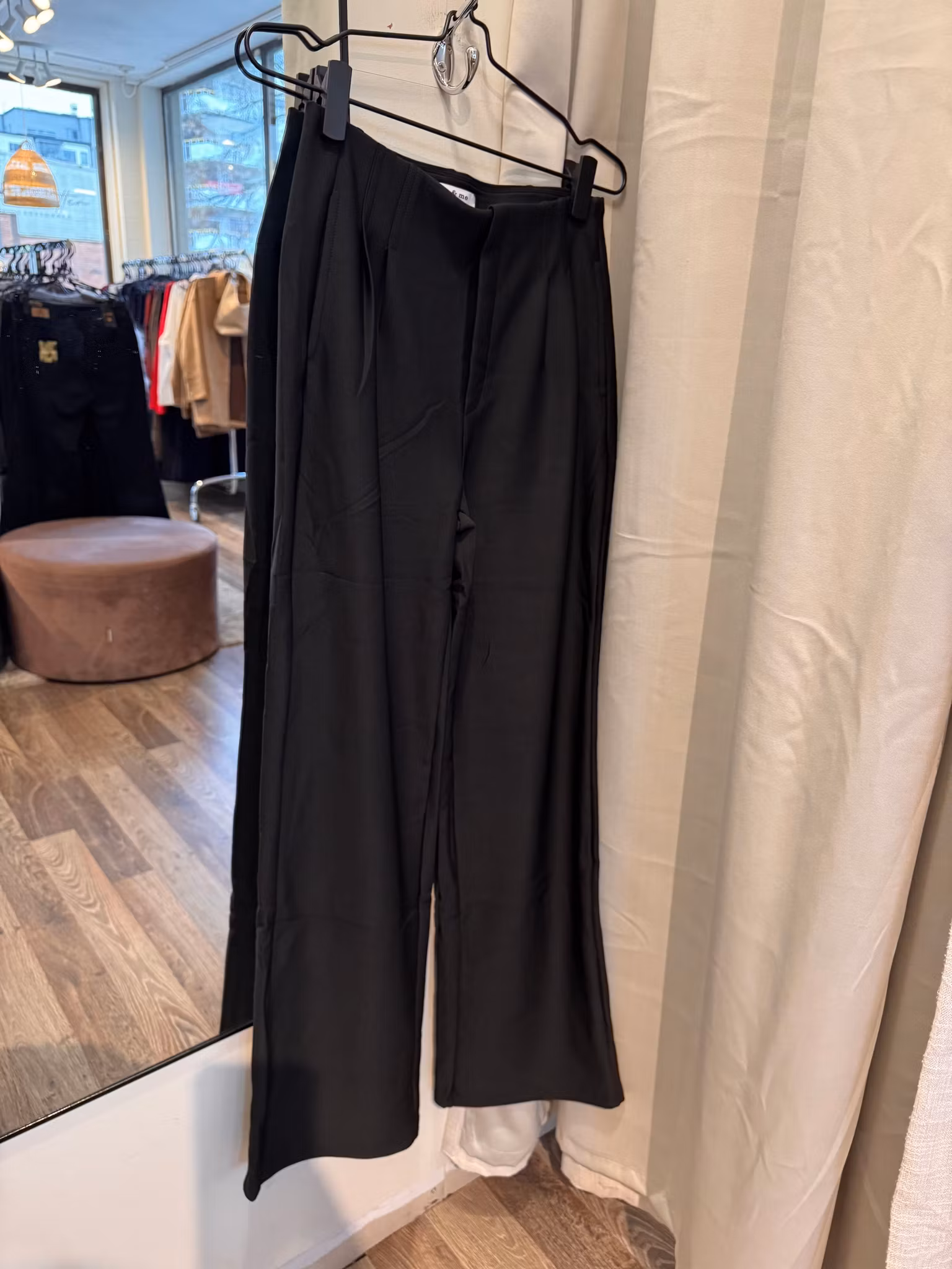 Stretchiga finbyxor rakt ben svart