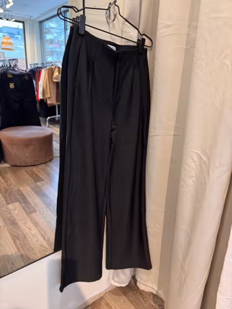 Stretchiga finbyxor rakt ben svart