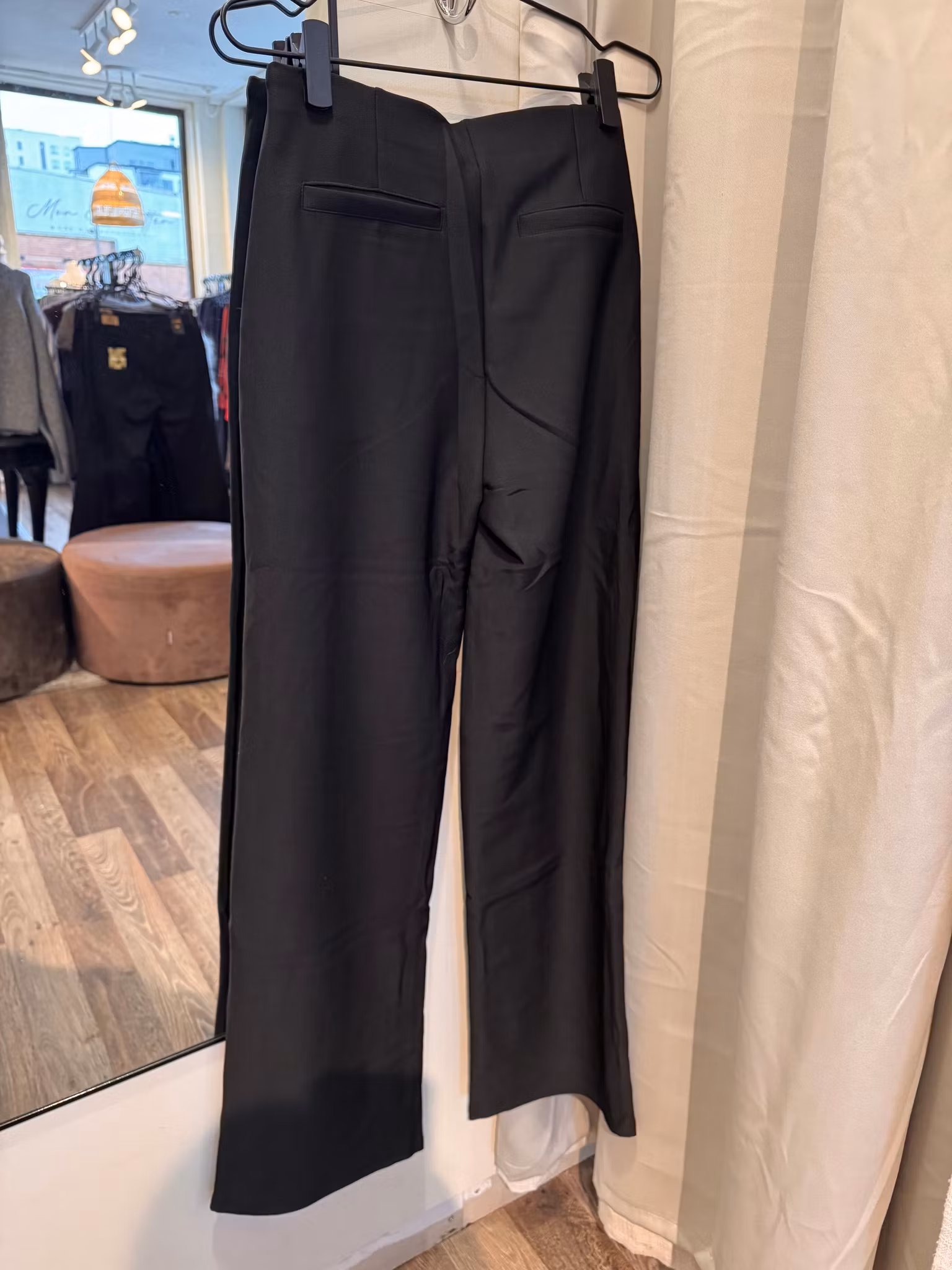 Stretchiga finbyxor rakt ben svart