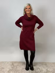 Lulu stickad poloklänning vinröd