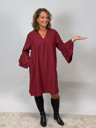 Lisen klänning vinröd