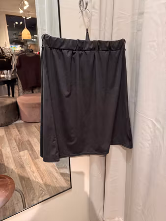 Mockaimitationkjol svart