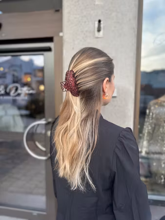 Blanche hårklämma vinröd