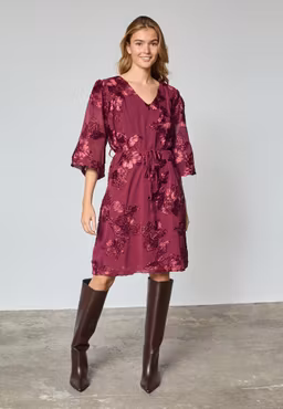 Emore klänning bordeaux