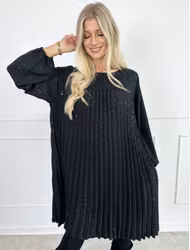 Plisserad stickad klänning svart glittrig