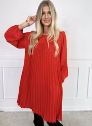 Plisserad stickad klänning röd glittrig