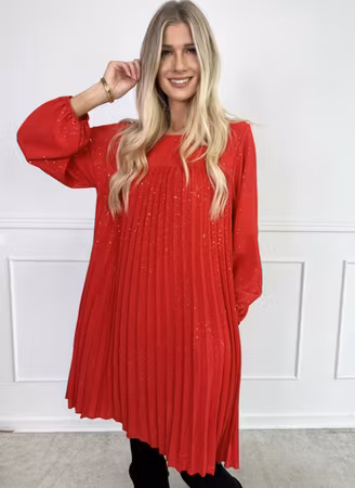 Plisserad klänning röd glittrig