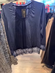 Långärmad topp m spets marinblå