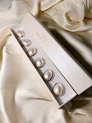 Knappsmycke oval pärlemor guld 6-pack