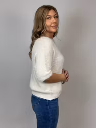 Parisa stickad krämvit