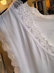 Spetslinne v-ring vit