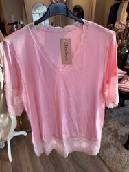 Kortärmad topp m spets ljusrosa